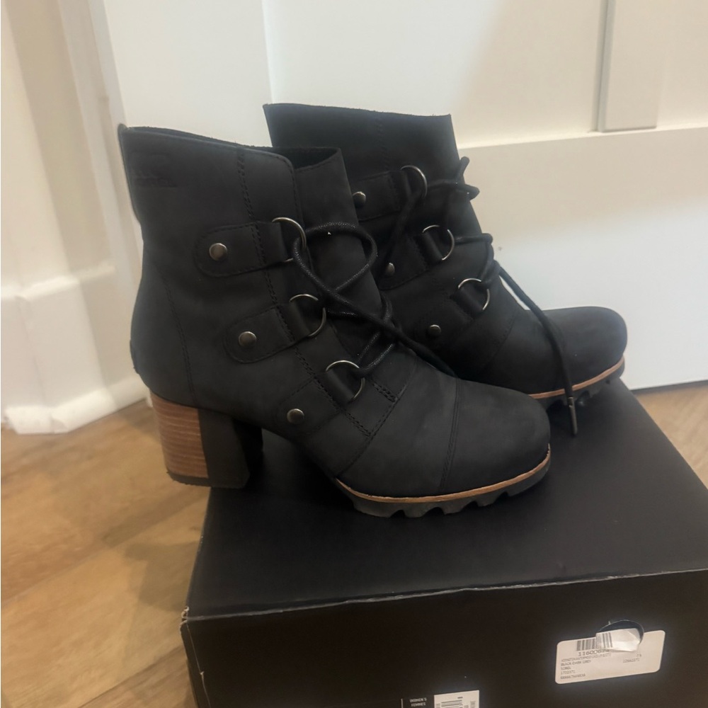 Sorel Addington Lace-Up waterproof leather boots in black. - Picture 4 of 5